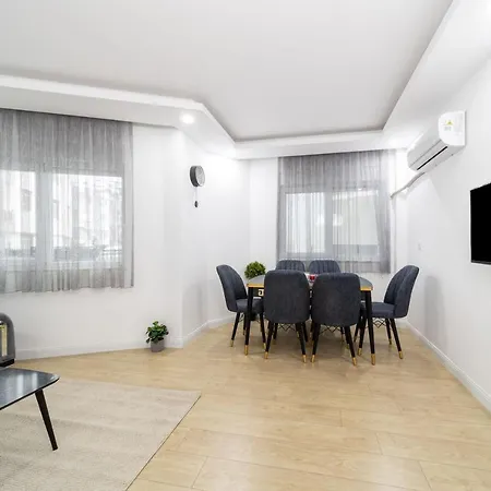 Central And Fresh Near Popular Attractions In Muratpasa, Daire