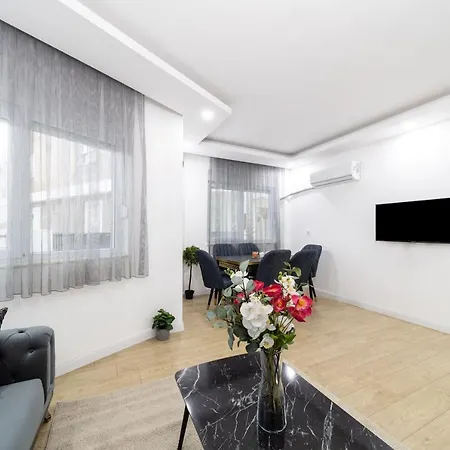 Central And Fresh Near Popular Attractions In Muratpasa, Daire *