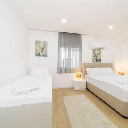 Central And Fresh Near Popular Attractions In Muratpasa, Daire *